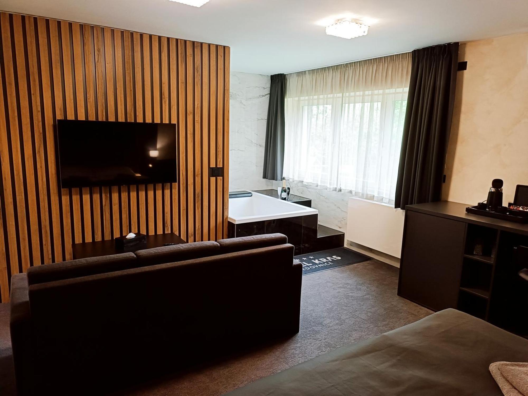 Hotel Kras Єдовніце Екстер'єр фото