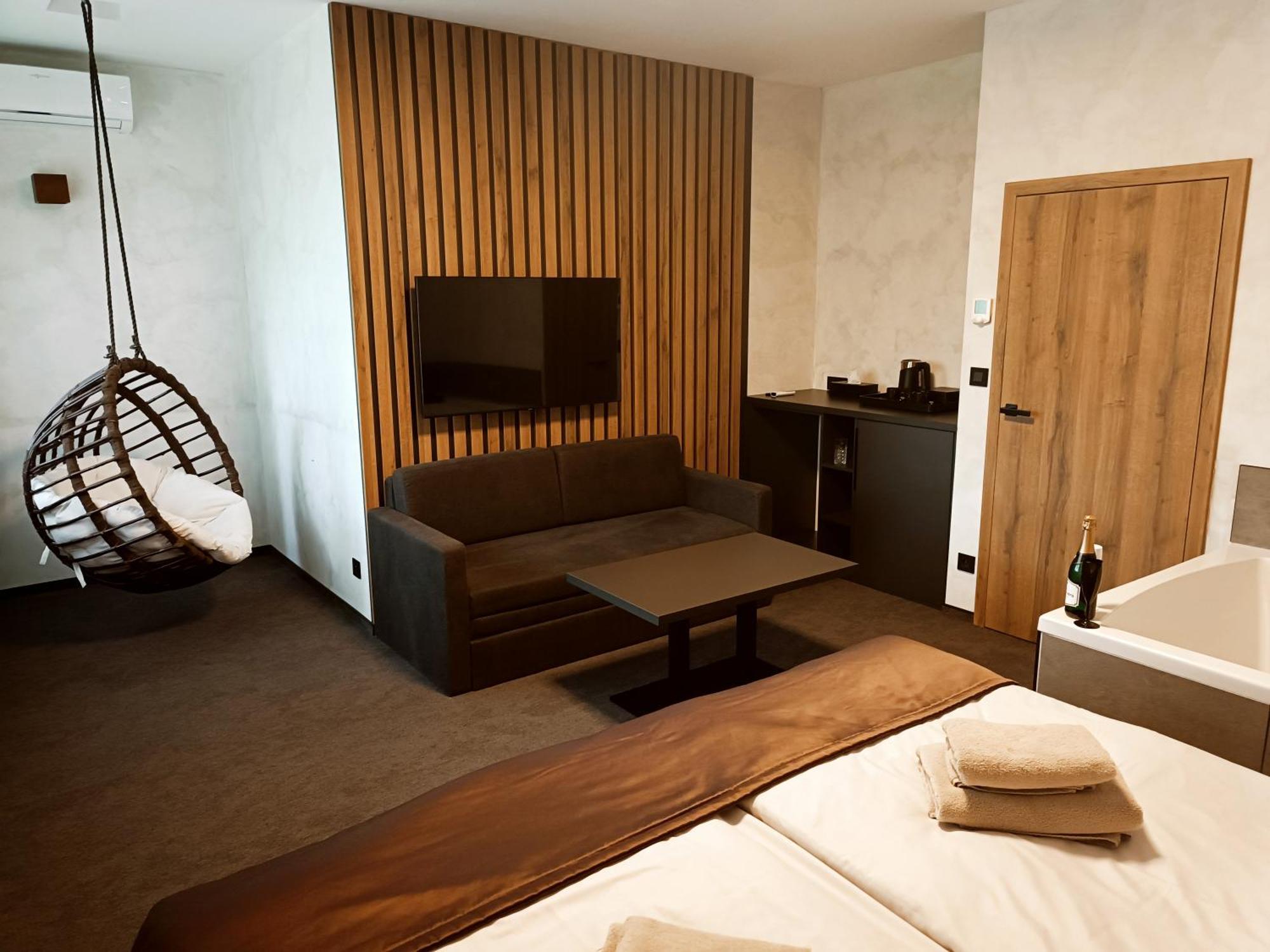 Hotel Kras Єдовніце Екстер'єр фото